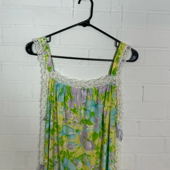 Vintage Floral Maxi Dress with Lace and Open Sides - Picture 2 of 5